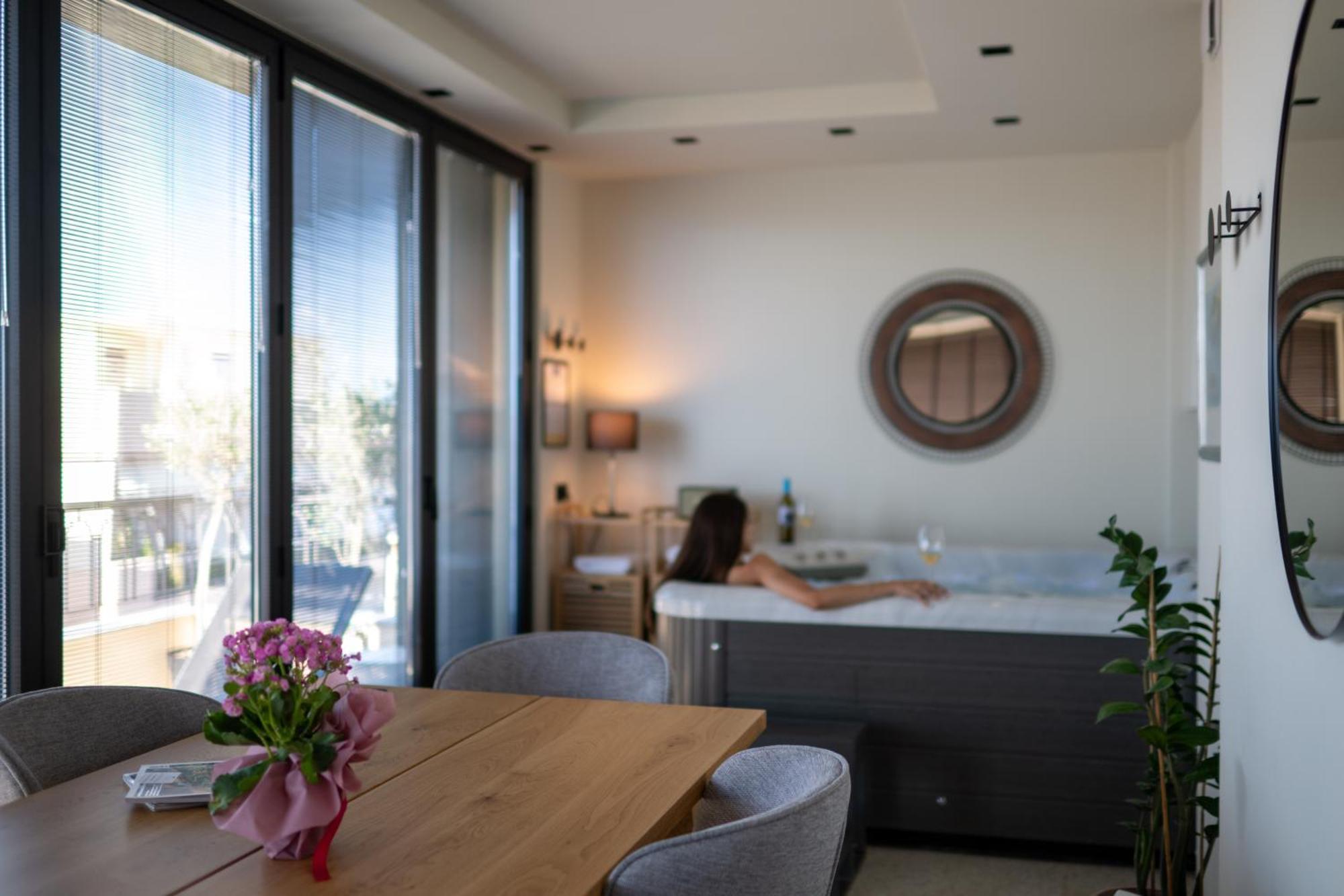 Evripidou 7 - Kalamata Mediterranean Suites Екстериор снимка