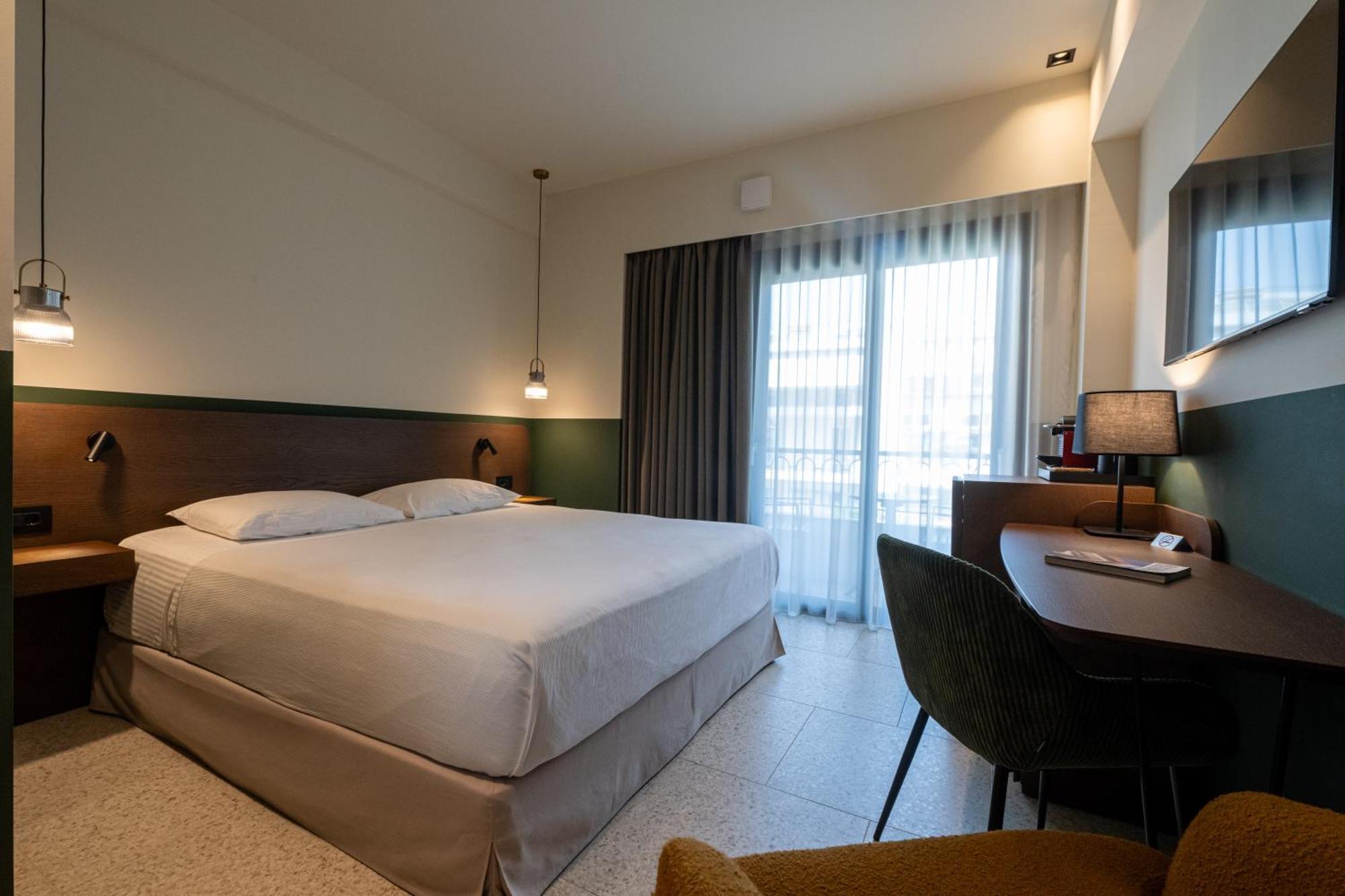 Evripidou 7 - Kalamata Mediterranean Suites Екстериор снимка