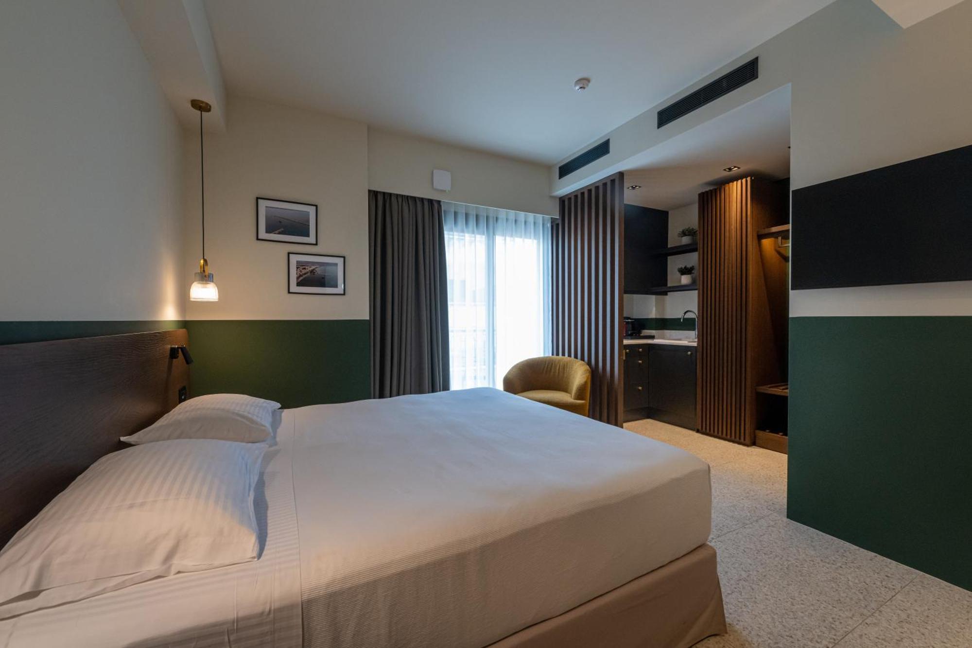 Evripidou 7 - Kalamata Mediterranean Suites Екстериор снимка