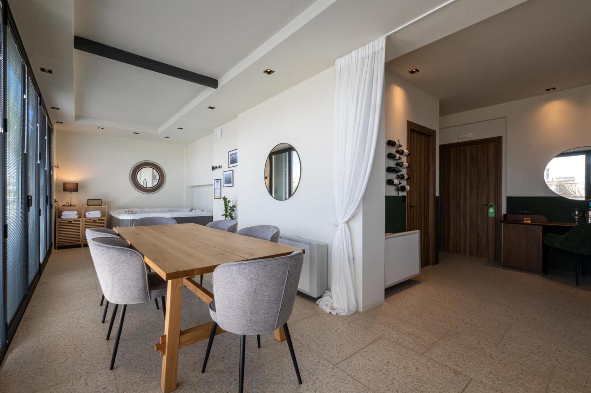 Evripidou 7 - Kalamata Mediterranean Suites Стая снимка