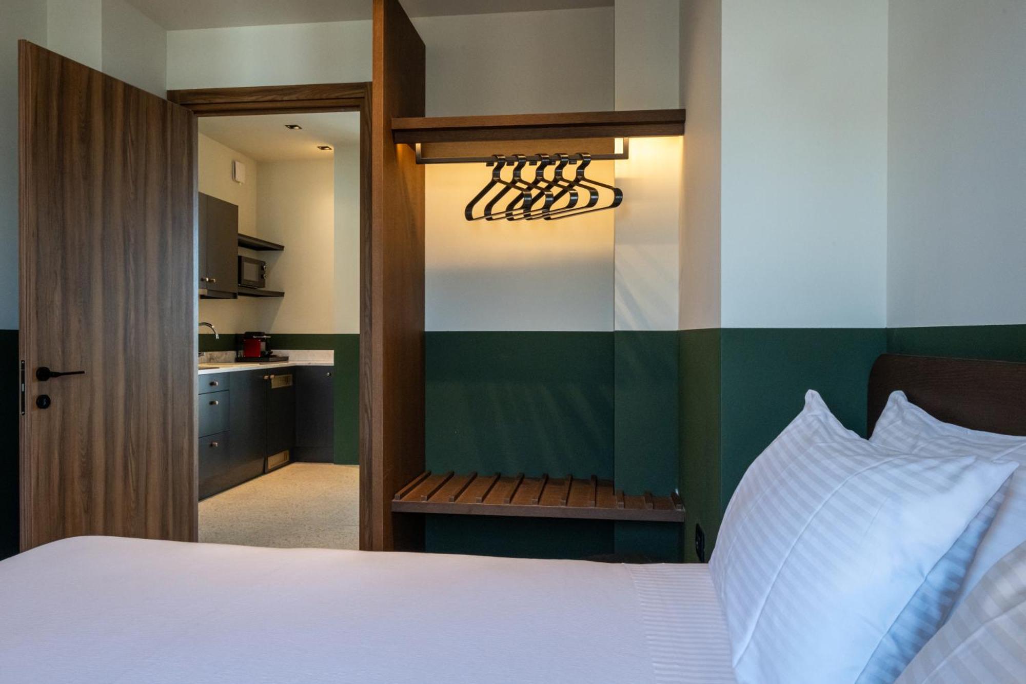 Evripidou 7 - Kalamata Mediterranean Suites Стая снимка