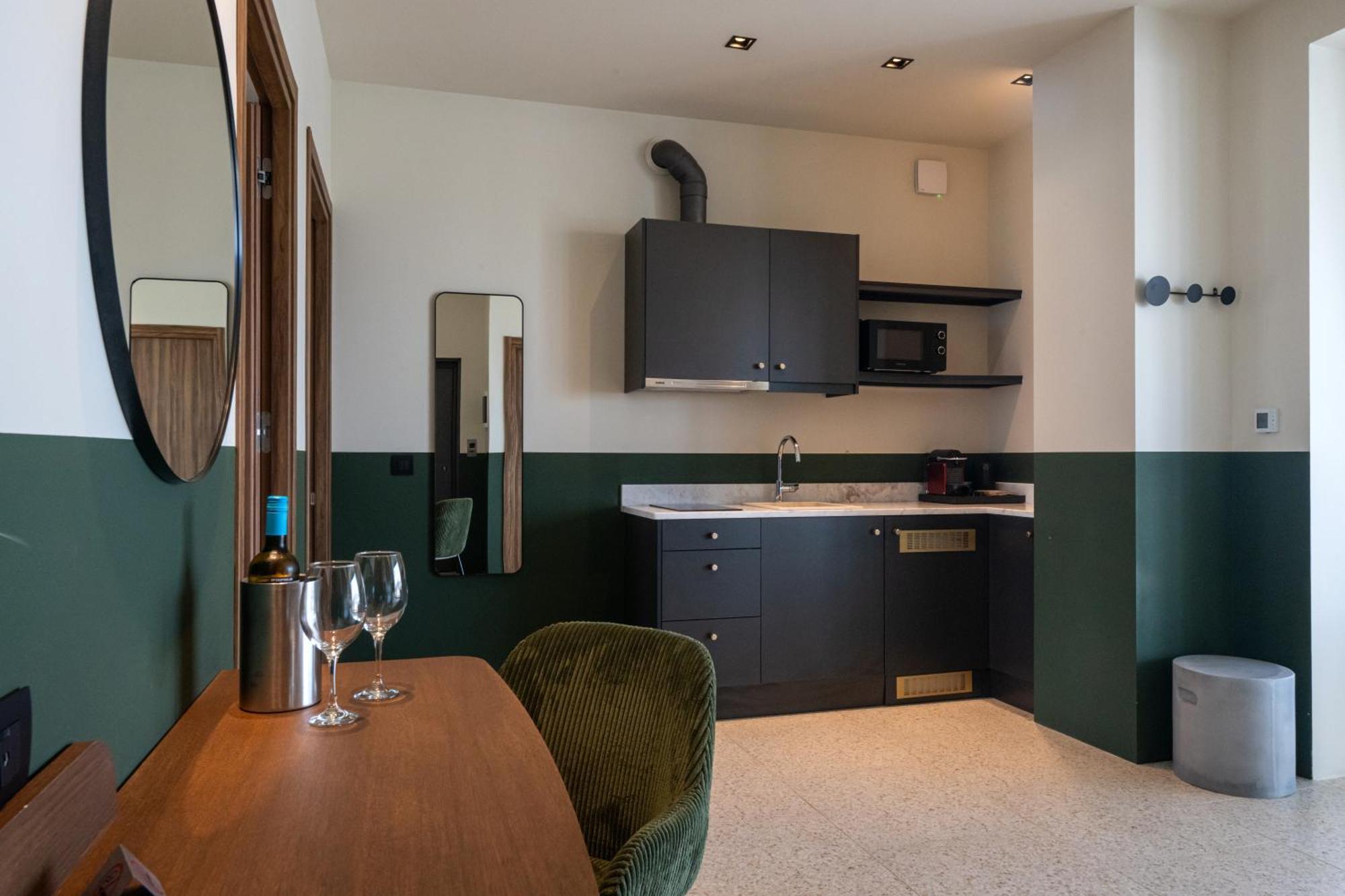 Evripidou 7 - Kalamata Mediterranean Suites Стая снимка