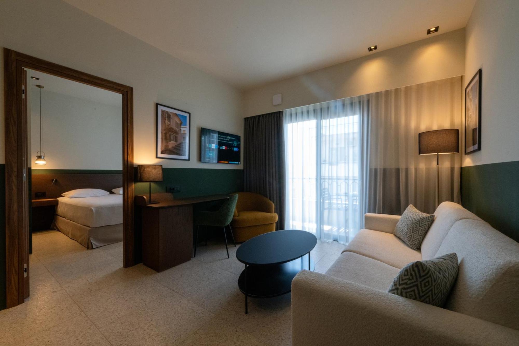Evripidou 7 - Kalamata Mediterranean Suites Екстериор снимка