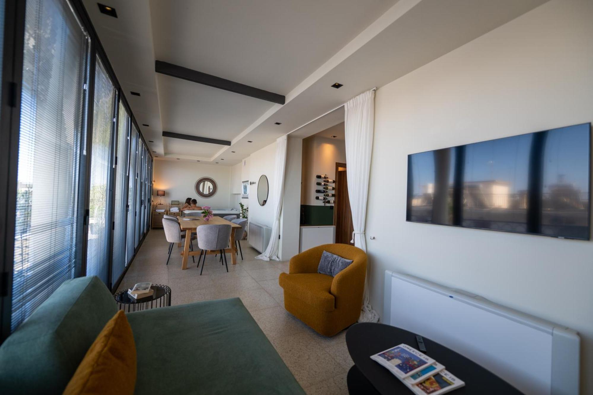 Evripidou 7 - Kalamata Mediterranean Suites Екстериор снимка