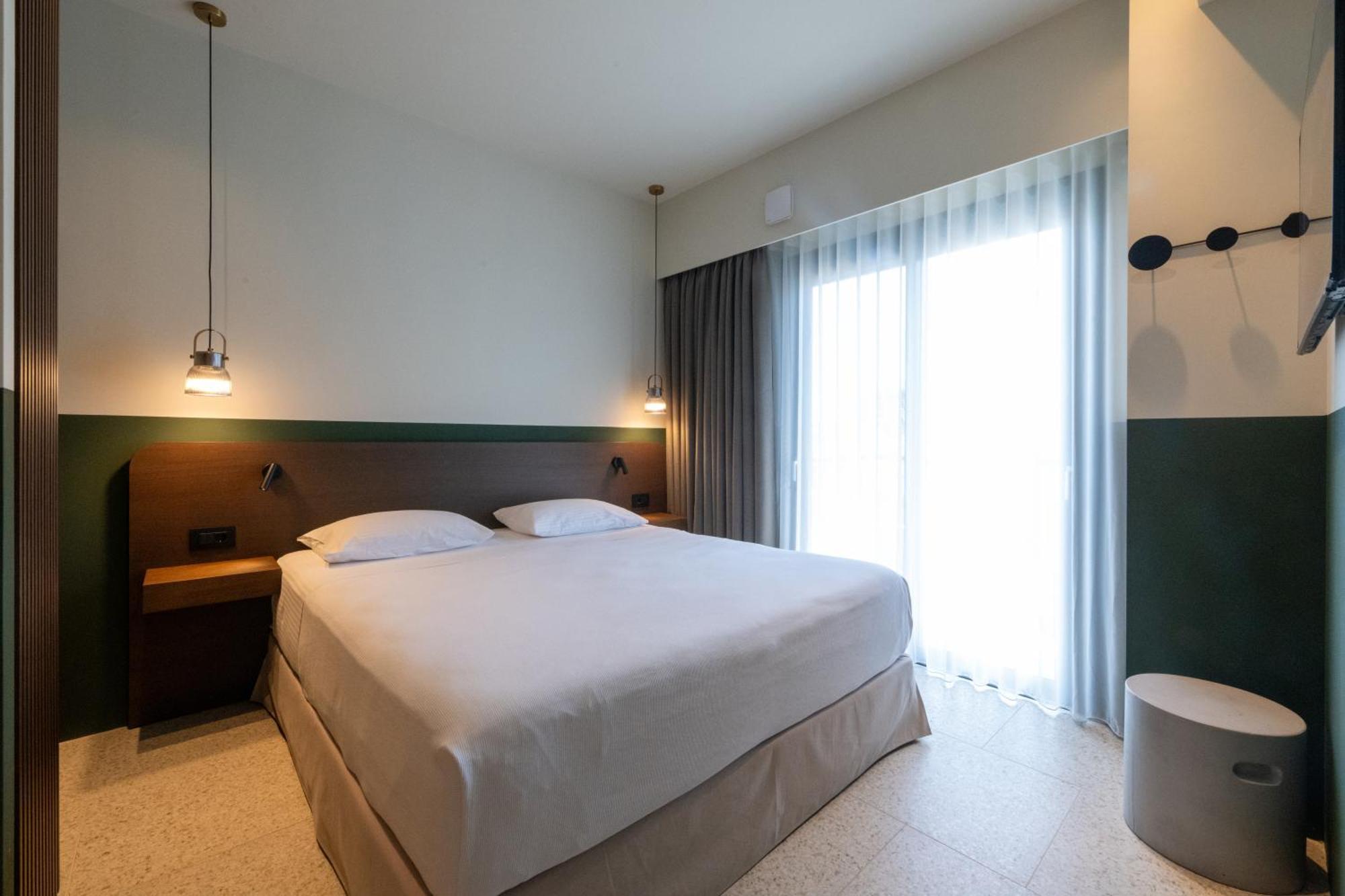 Evripidou 7 - Kalamata Mediterranean Suites Екстериор снимка