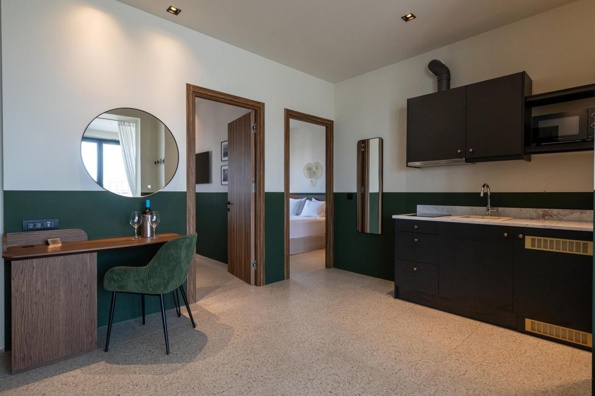 Evripidou 7 - Kalamata Mediterranean Suites Стая снимка