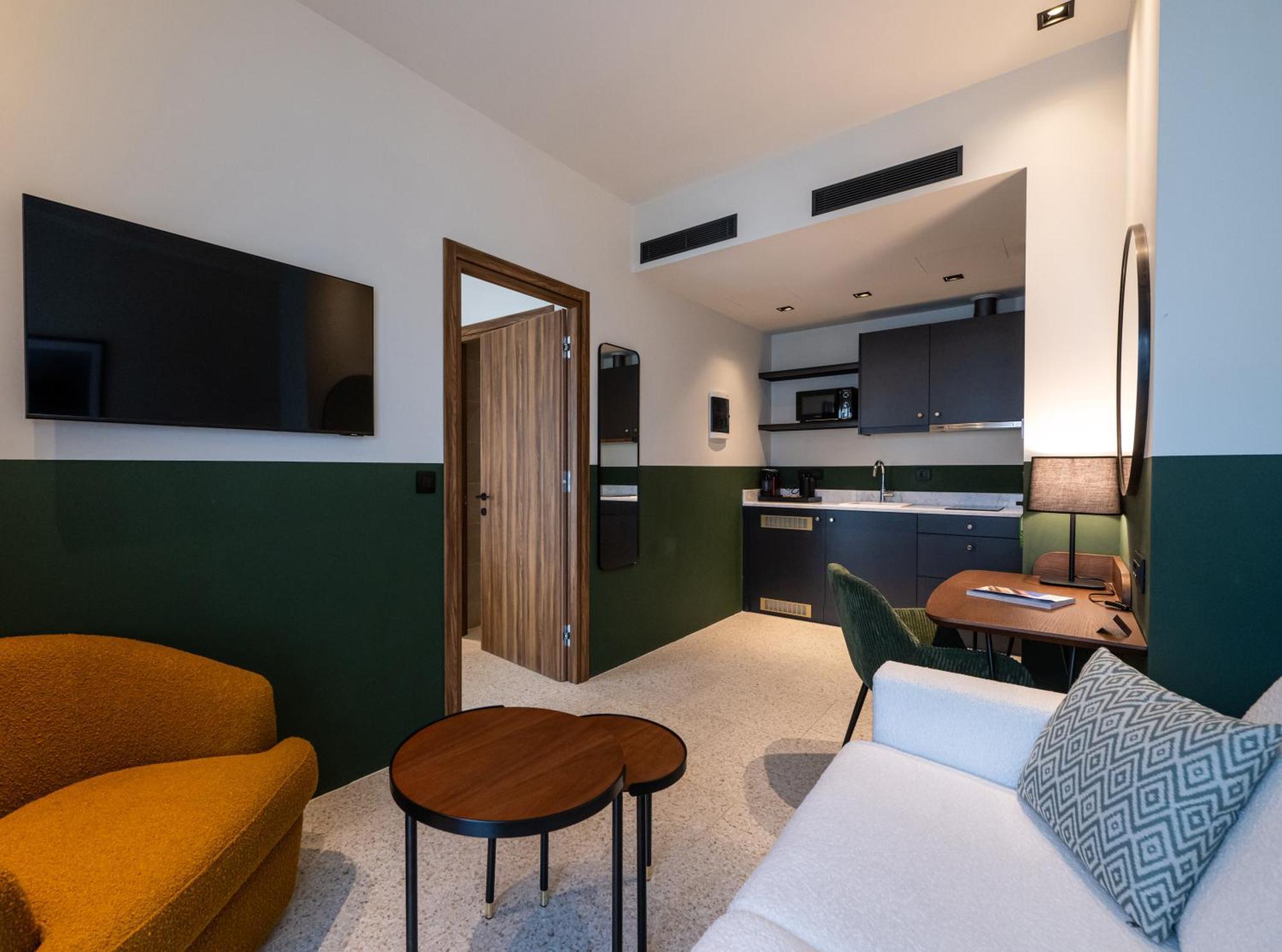 Evripidou 7 - Kalamata Mediterranean Suites Екстериор снимка