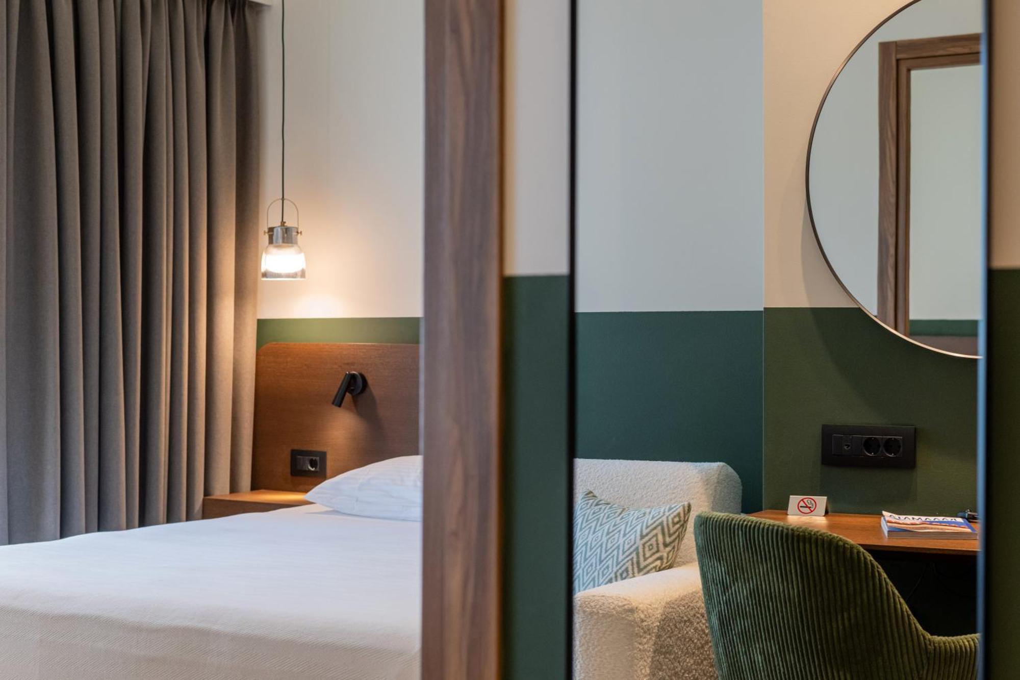 Evripidou 7 - Kalamata Mediterranean Suites Екстериор снимка