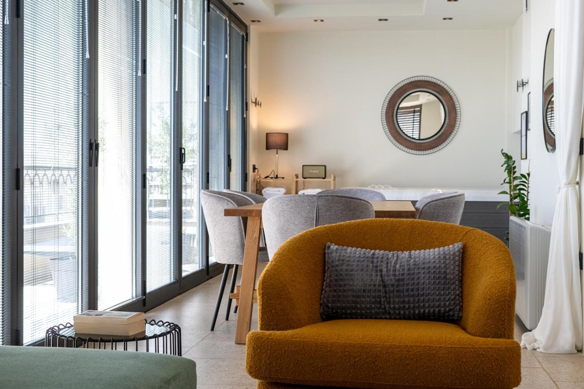 Evripidou 7 - Kalamata Mediterranean Suites Стая снимка