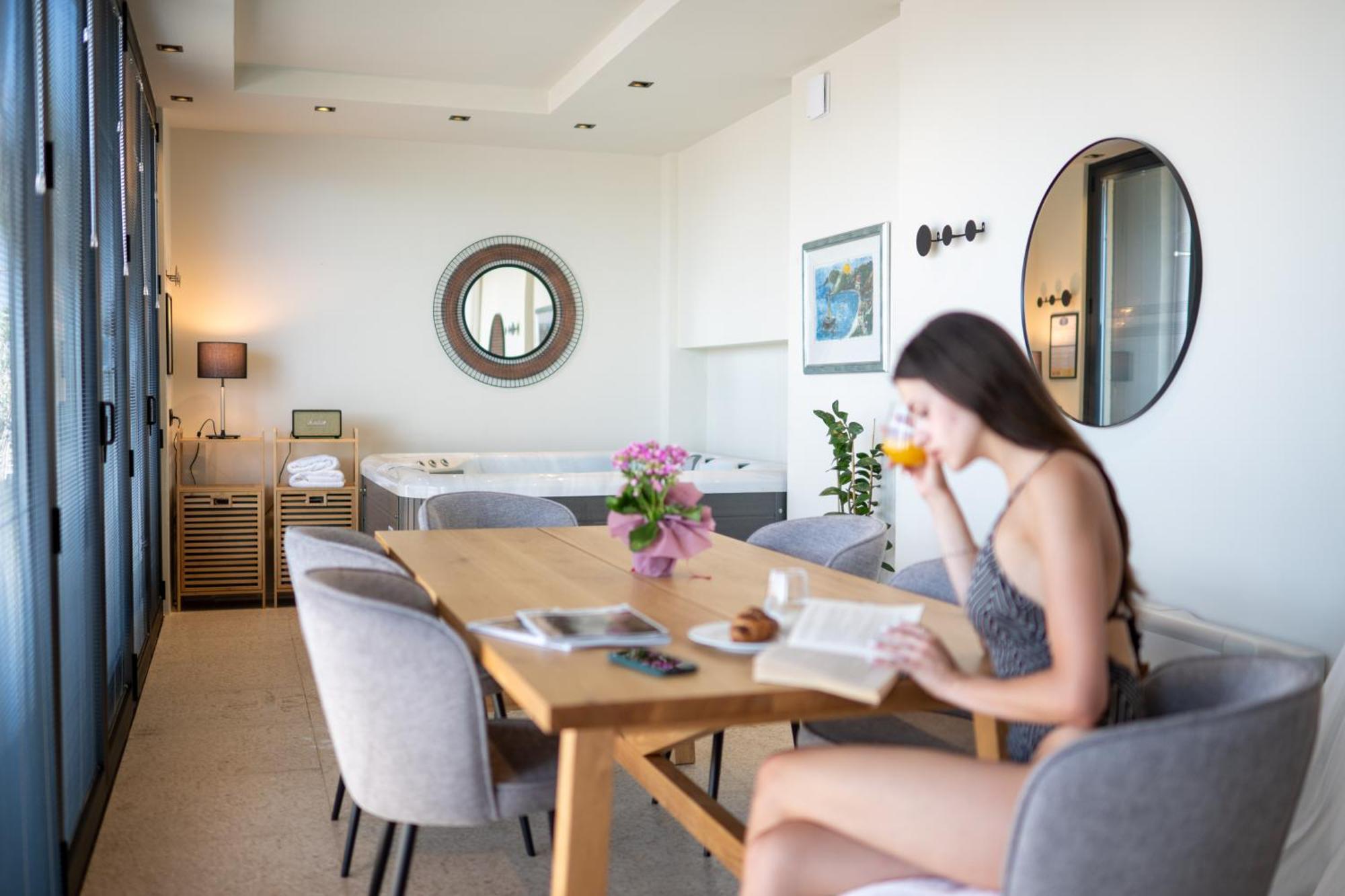 Evripidou 7 - Kalamata Mediterranean Suites Стая снимка