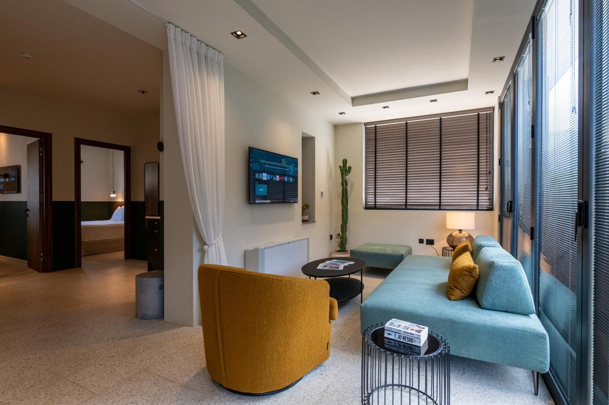 Evripidou 7 - Kalamata Mediterranean Suites Стая снимка